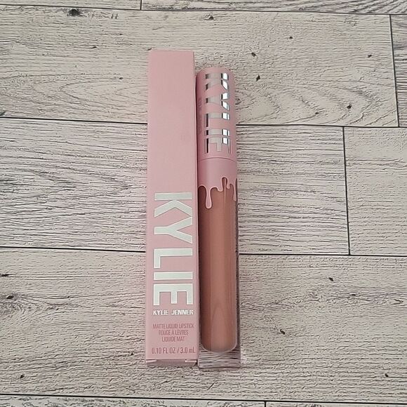 Kylie Matte Liquid Lipstick in Shade 820 - Picture 1 of 5